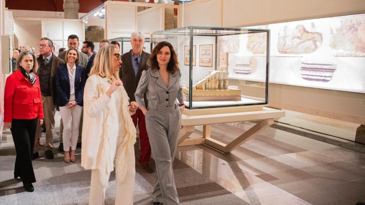 Ayuso inaugura la nueva exposición de Alcalá de Henares