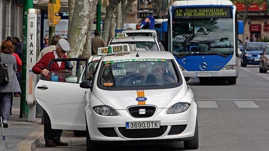 Paro de taxis en las islas entre las 13 y las 15 horas de mañana