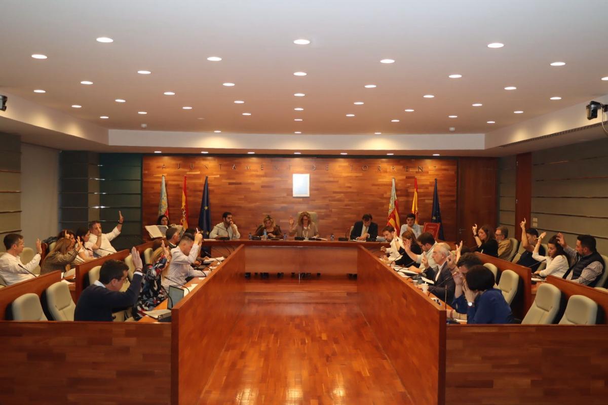 El pleno de Torrent aprobó por unanimidad la declaración institucional.