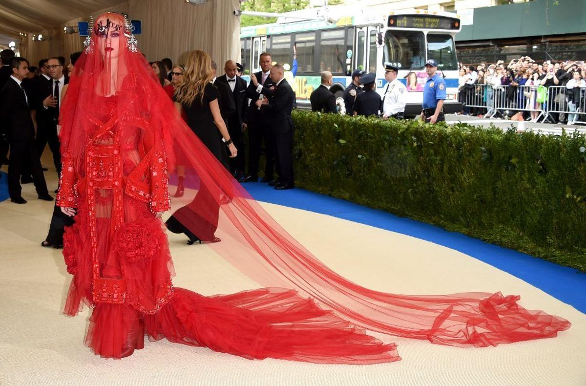 Katy Perry en la alfombra roja de la Gala Met 2017