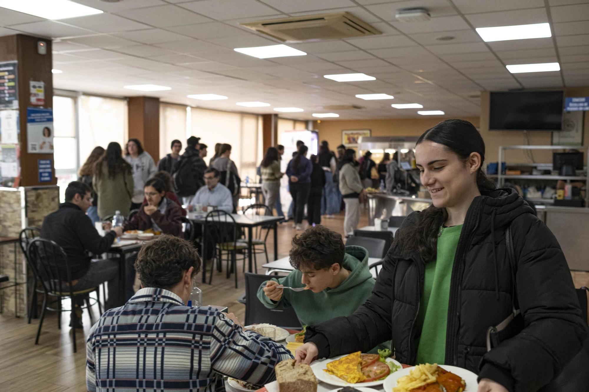 La cafetería de Bioloxía-Matemáticas, uno de los comedores más demandados entre universitarios y profesionales