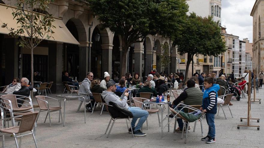 El empleo en hostelería y comercio por la Semana Santa recorta el paro en Zamora en 421 personas