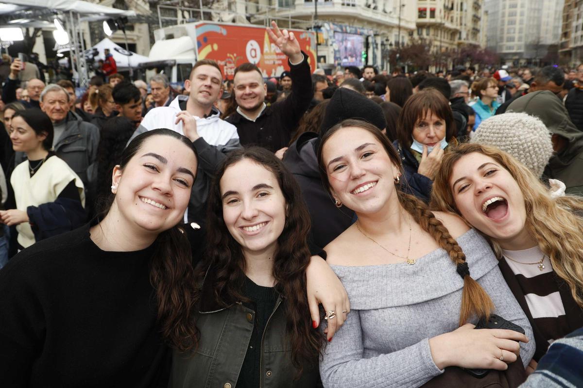 Búscate en la mascletà del 3 de marzo en la plaza del Ayuntamiento de València