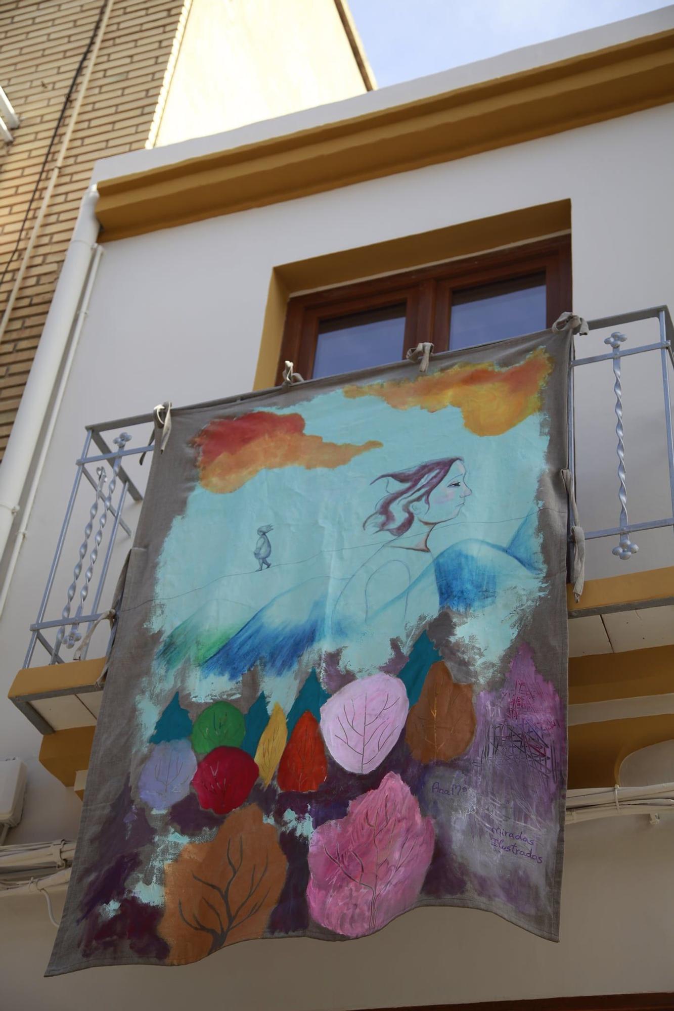 El feminismo   se reivindica   en los balcones   de Picanya