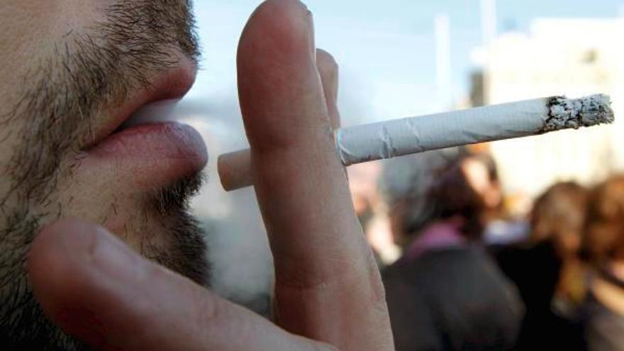 La asociación &#039;Nofumadores.org&#039; denuncia a la US por «incumplir» la Ley del Tabaco