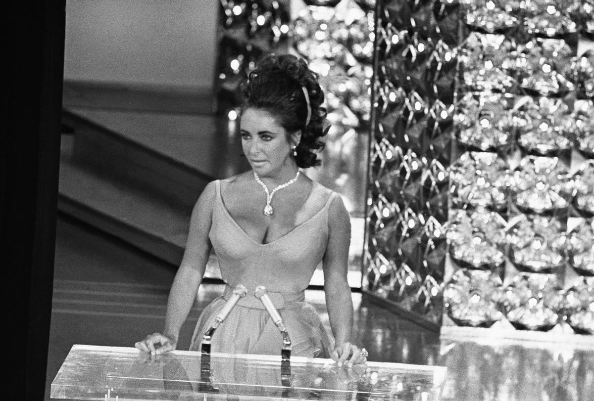 El 'Diamante Cartier' fue rebautizado como 'Taylor-Burton Diamond'. La actriz lo llevó en la ceremonia de los Oscars de 1970.