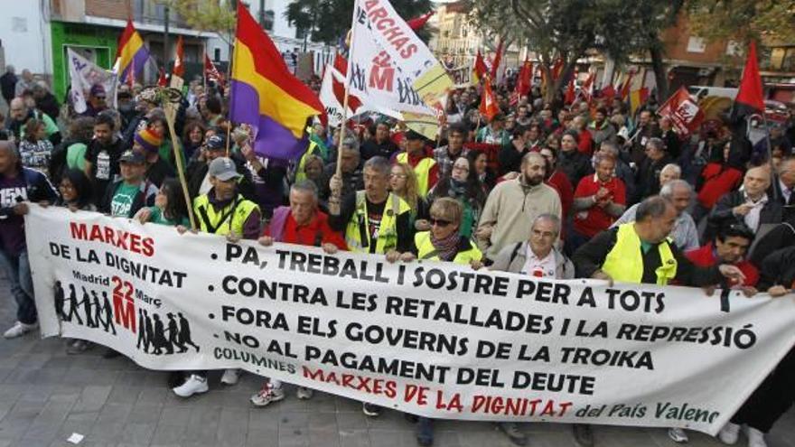 Las columnas por la dignidad, a su llegada ayer a Valencia.