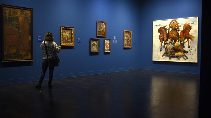 Archivo - Visitante en la Colección del Museo Ruso de Málaga