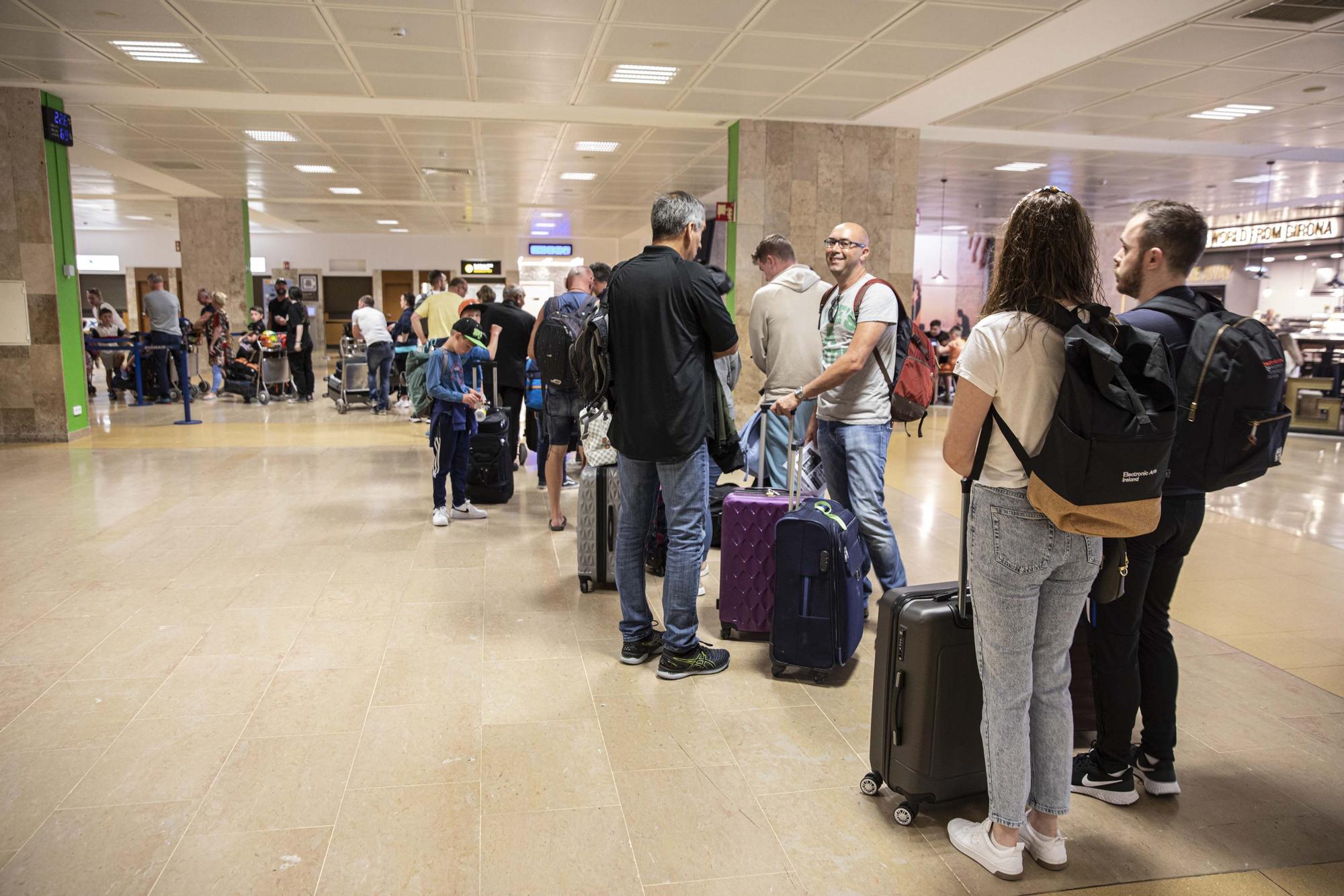 Normalitat en el primer dia de vaga de Ryanair a Girona