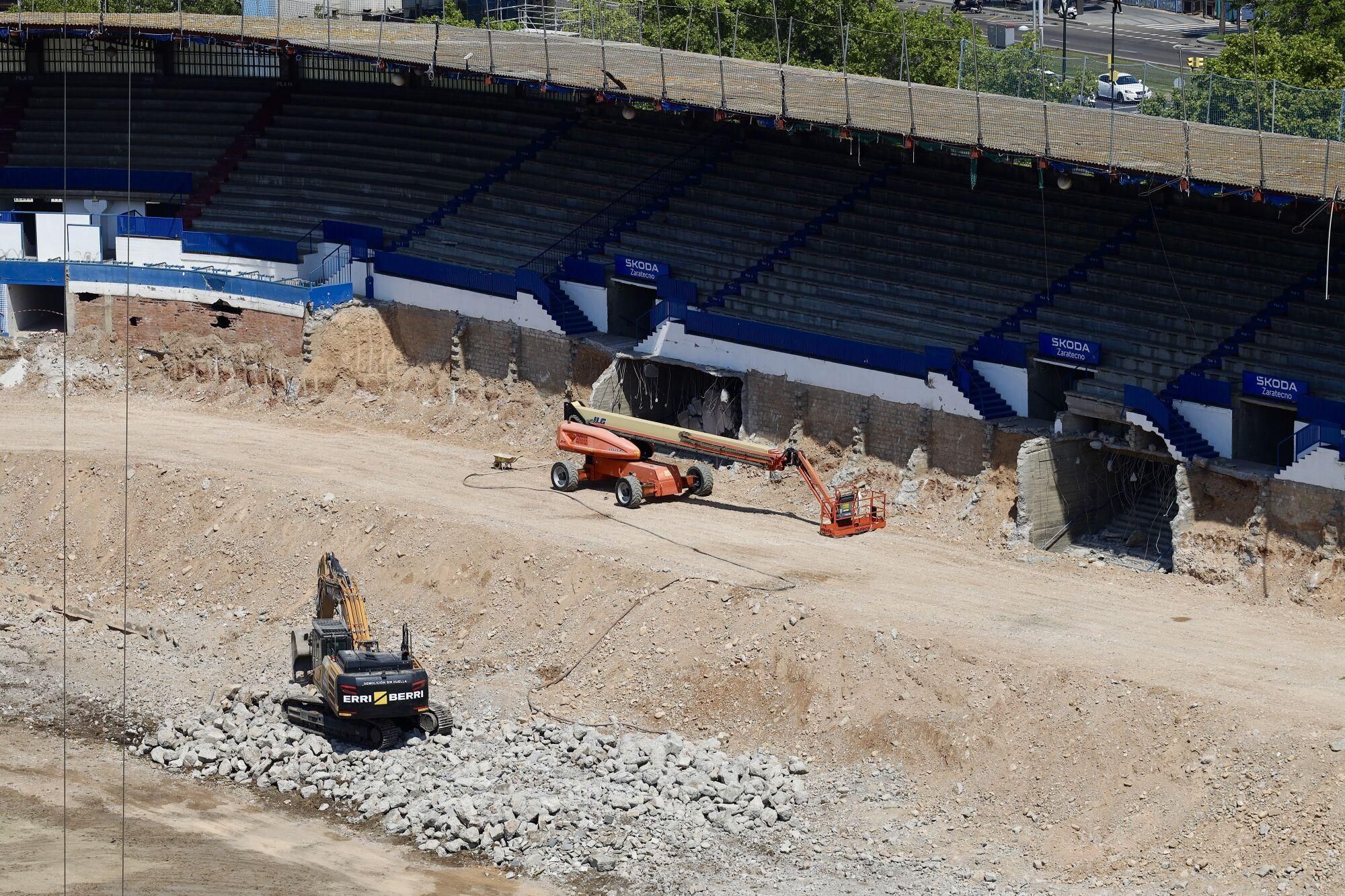 Así van las obras de demolición de La Romareda