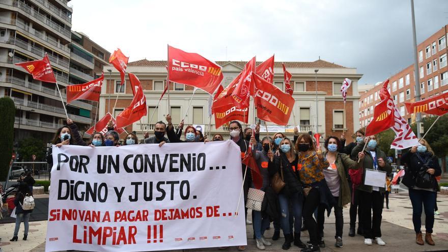 Las limpiadoras de edificios de Castellón reclaman un convenio justo y un salario digno