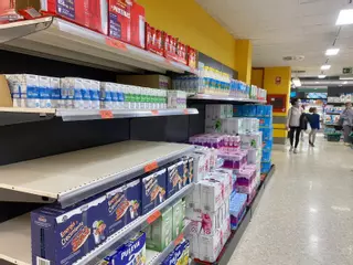 Los supermercados continúan teniendo escasez de lácteos y pescado fresco en Córdoba