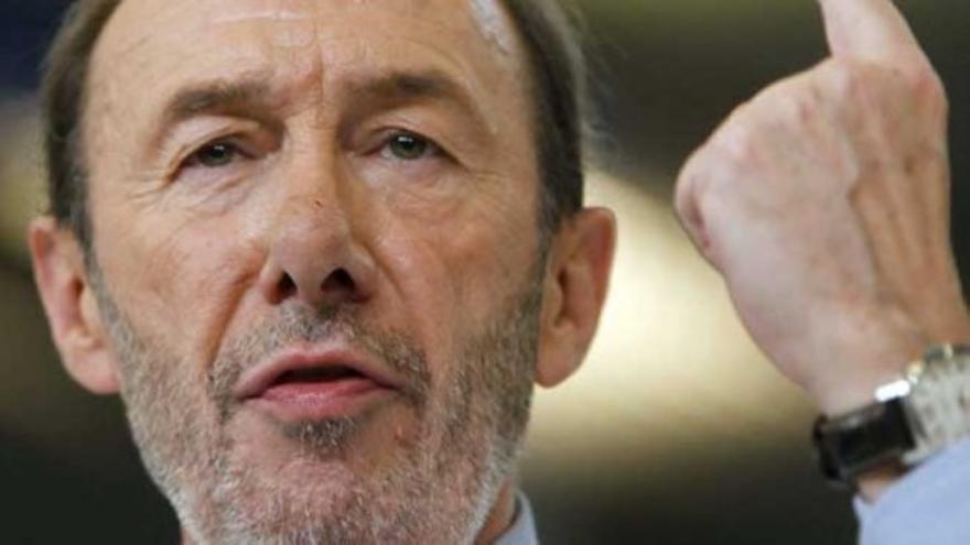 Rubalcaba: "No nos metamos la prima de riesgo en vena"