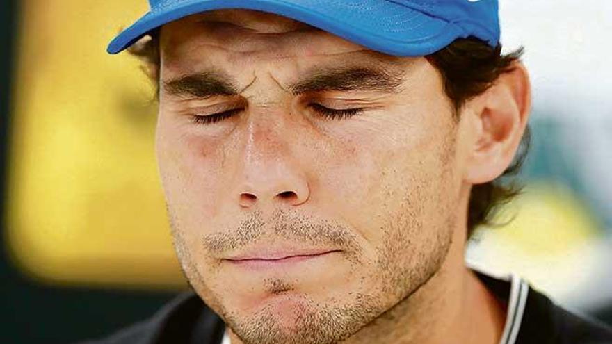 Rafel Nadal durante su intervención de ayer para anunciar su abandono en el trofeo de París.