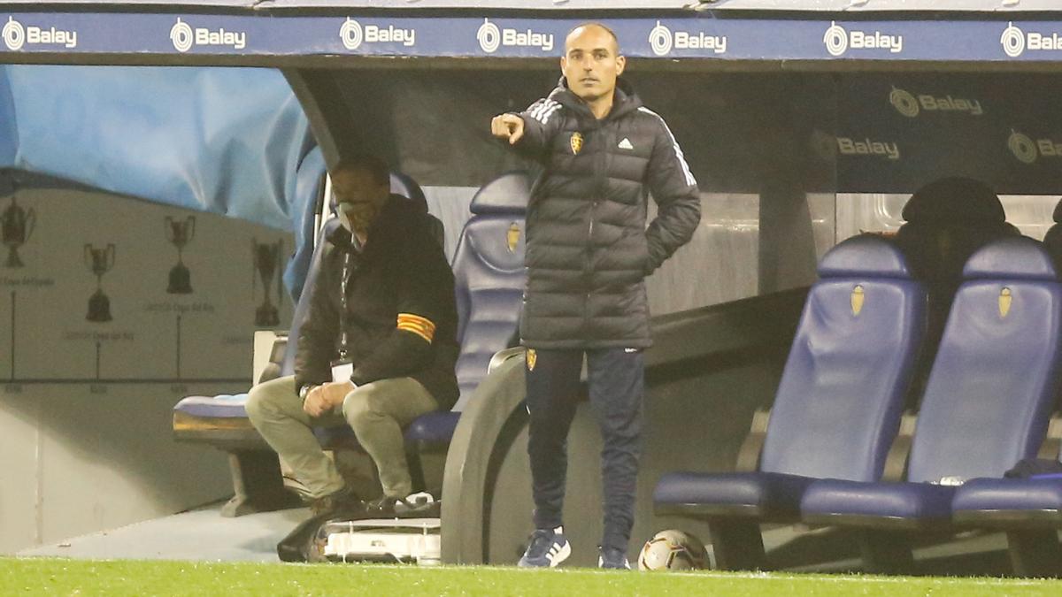 Iván Martínez da instrucciones en un partido con el Real Zaragoza.