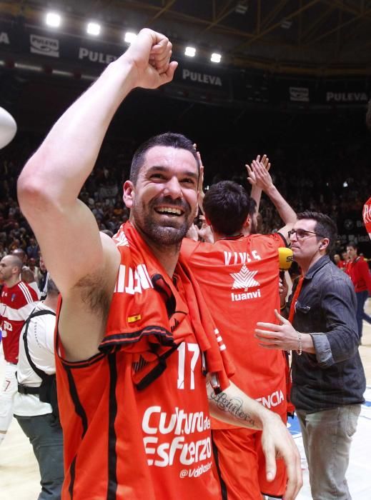 Los jugadores del Valencia BC celebran la victoria