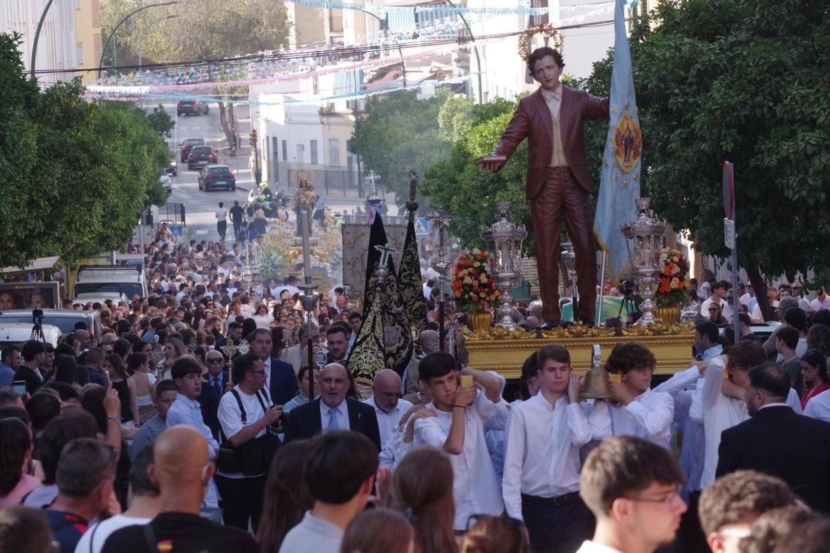 La procesión de María Auxiliadora Coronada, en imágenes
