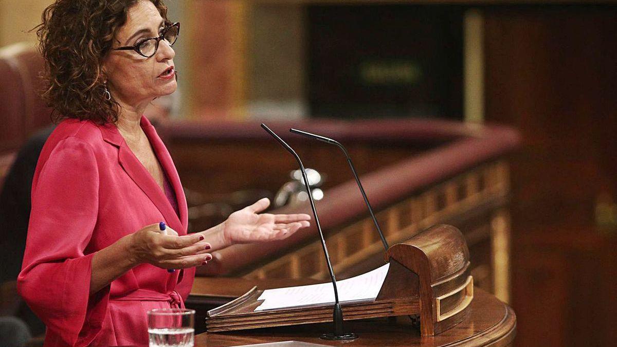 La ministra de Hacienda, ayer durante el debate de convalidación en el Congreso.