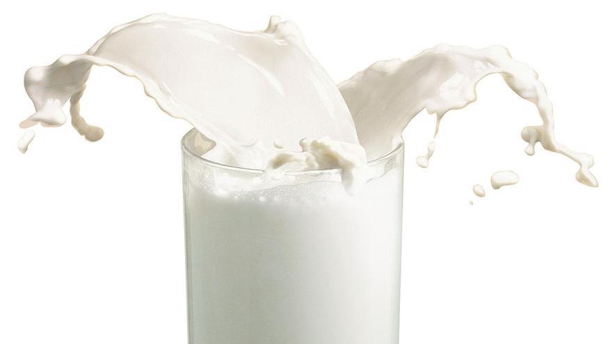 Un vaso de leche.