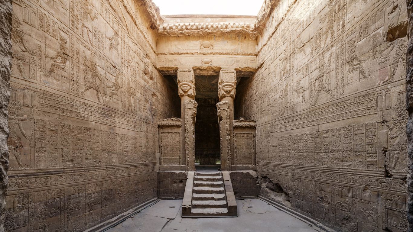 Misteriosas escaleras derretidas en el templo de Dendera.