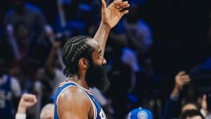 Harden, el héroe de los Sixers