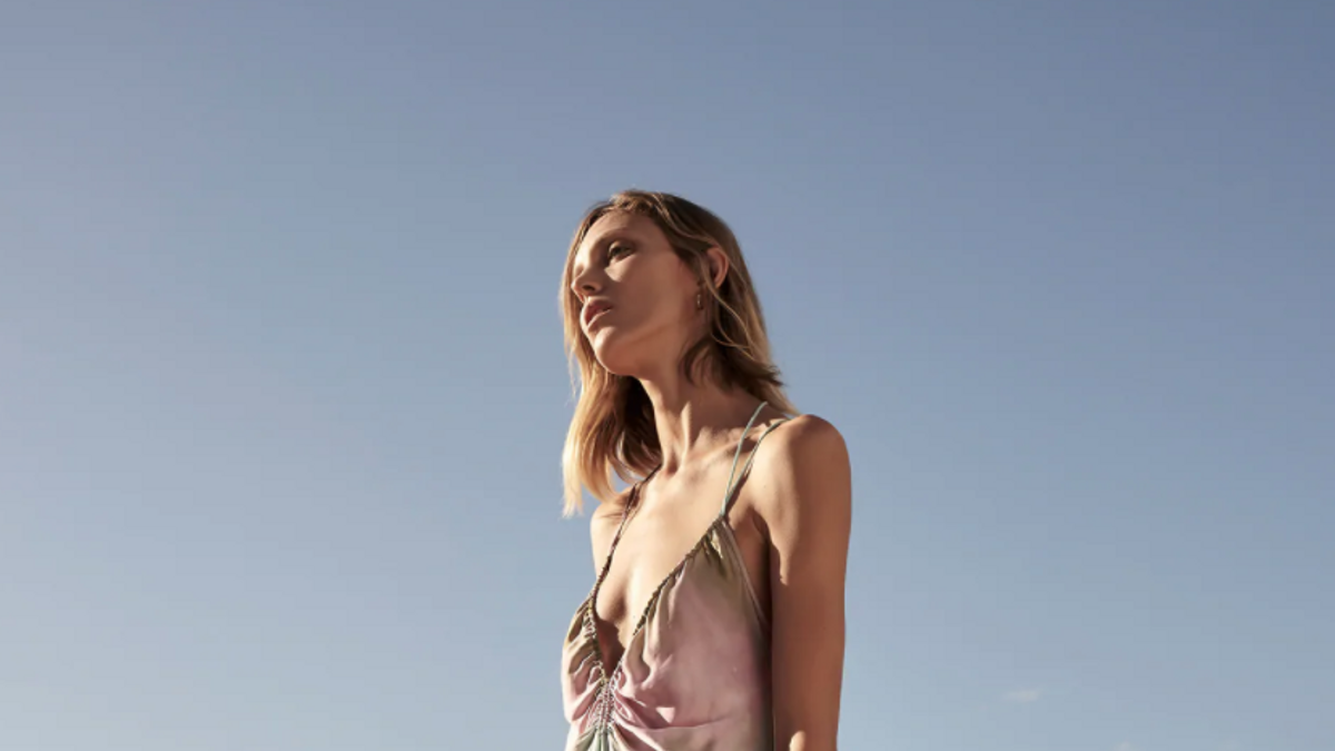 Este vestido lencero de Zara conseguirá que te animes con el tie dye de una vez por todas