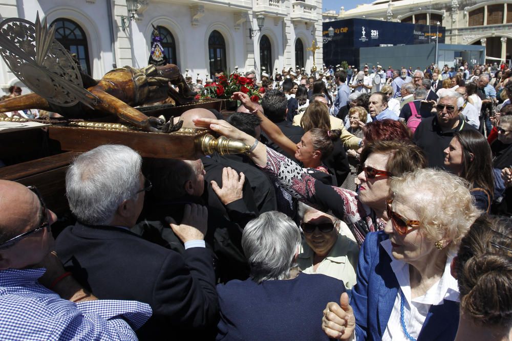 El Cristo del Grao recorre las calles de Poblats Marítims