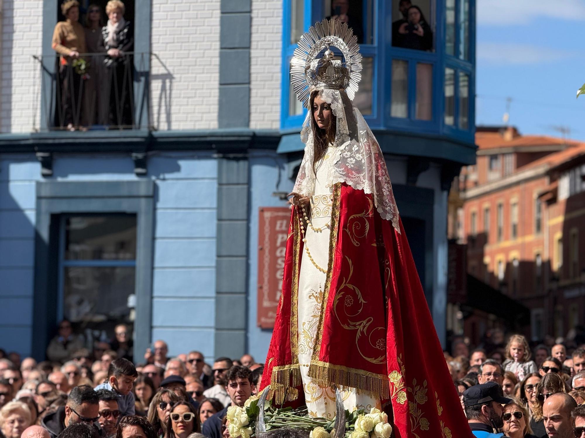 Así vivió Candas el cierre de su Semana Santa con la Procesion del Encuentro