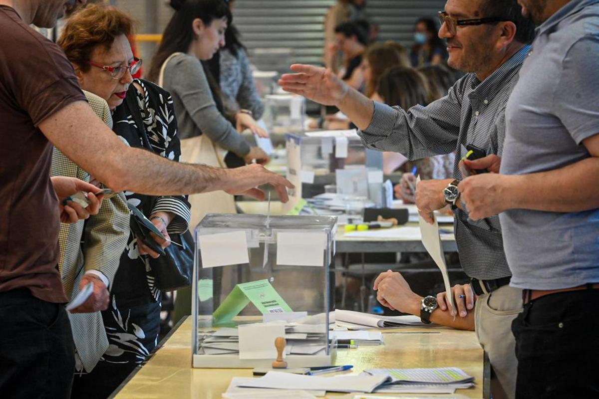 Votaciones en el mercado del Ninot, en Barcelona