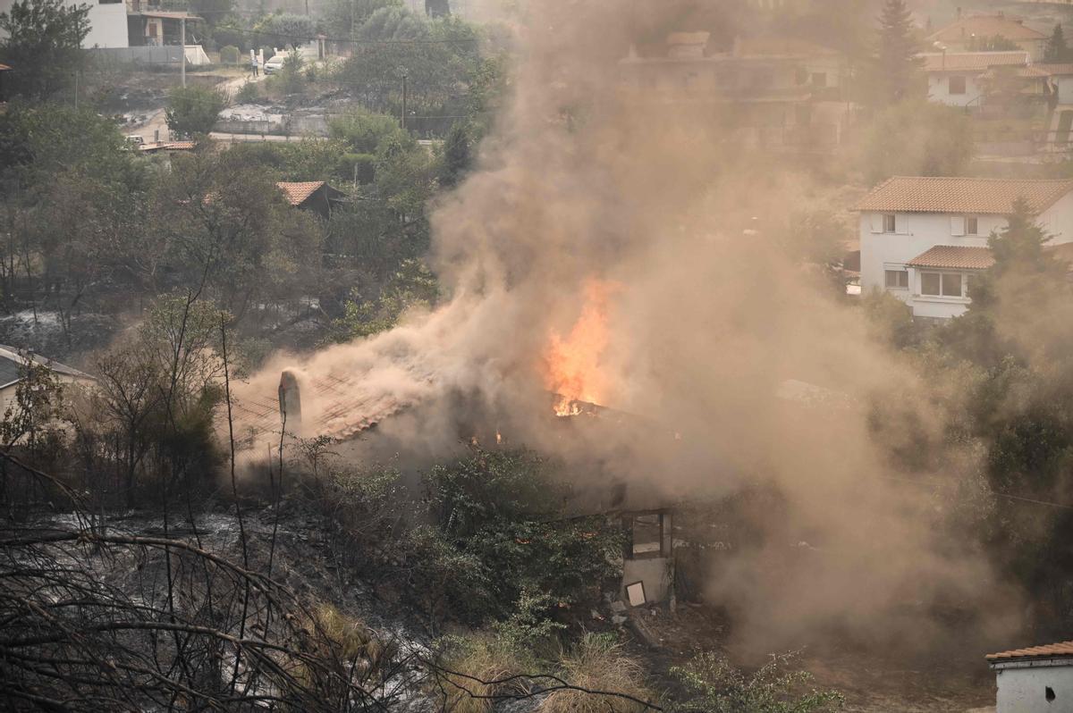 Al menos a 26 personas muertas en una nueva ola de incendios en Grecia