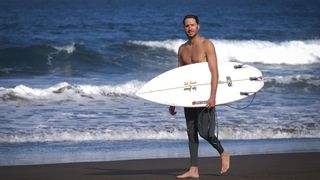 La ola que cambió la vida de Gary González, el surfero que volvió a nacer en Isla de Lobos