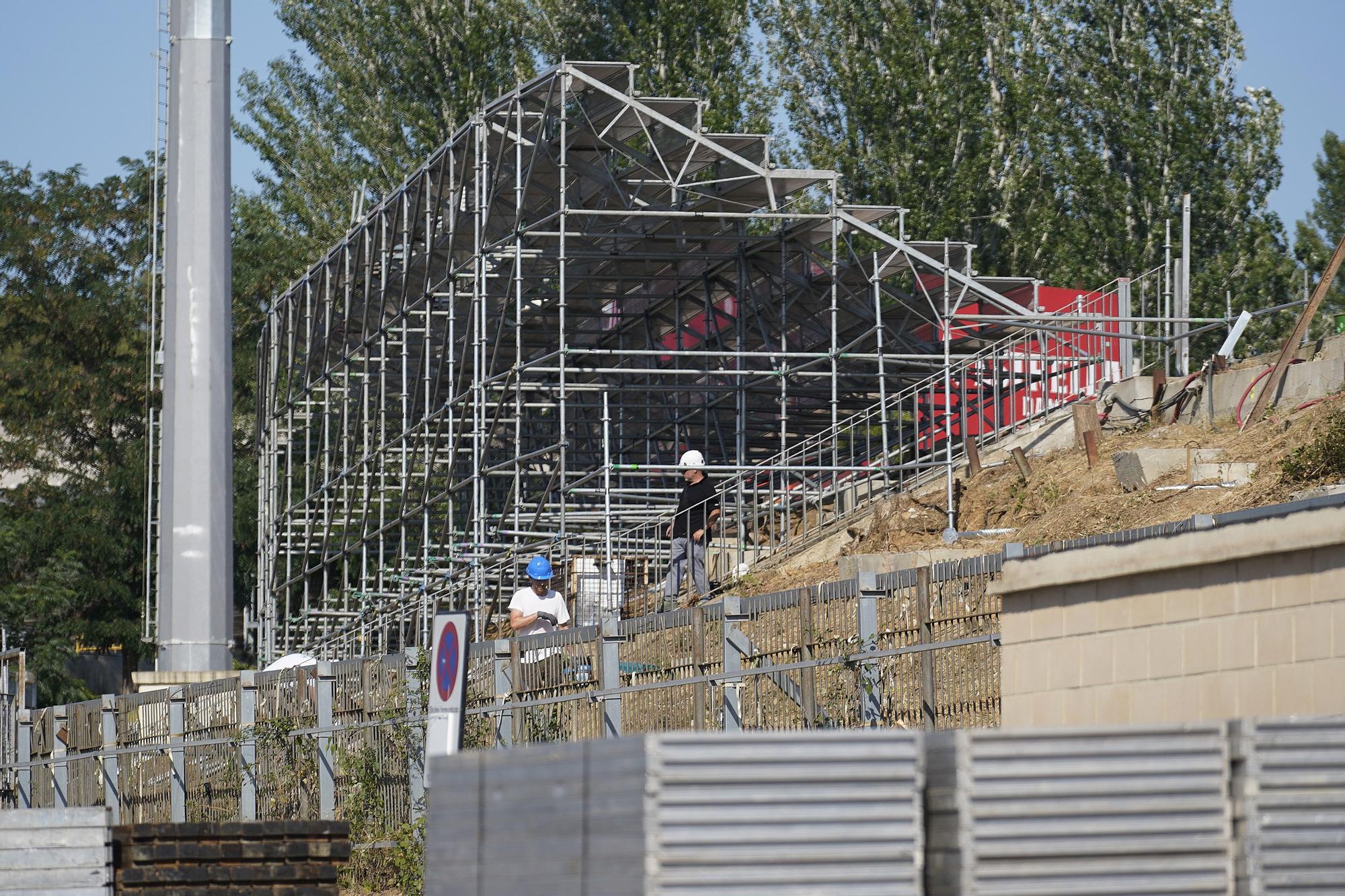 La instal·lació de la graderia supletòria del Gol Nord a Montilivi