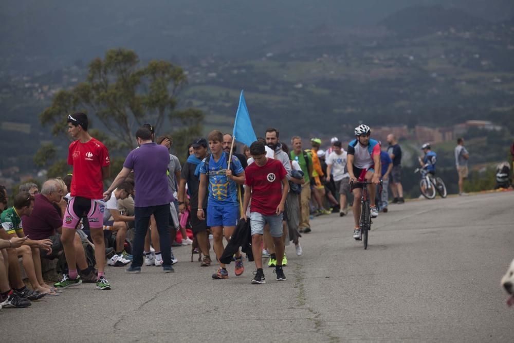 Ambientazo ciclista en el Naranco