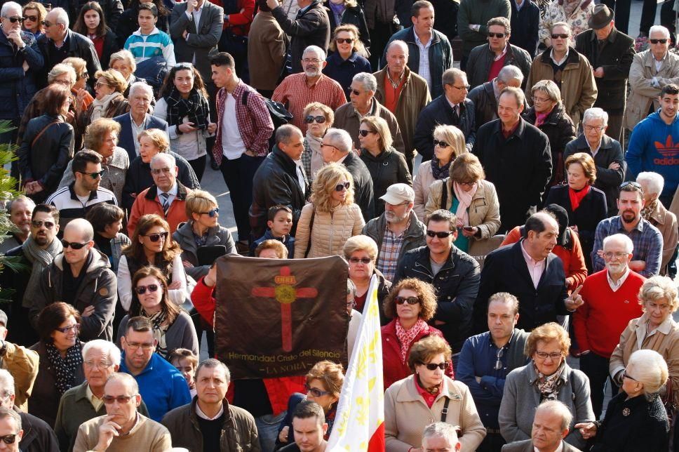 Los cofrades se manifiestan por la Semana Santa tradicional