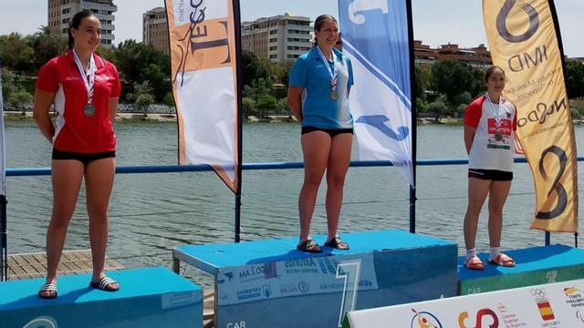 Ainnare García, en el podio de La Cartuja ocupando el tercer escalón con su medalla de bronce. | CEDIDA