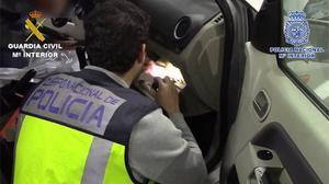 Han sigut arrestats 18 individus implicats en la falsificació.