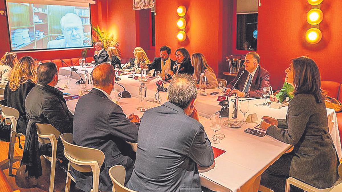 Reunión, ayer, de la cumbre autonómica por el litoral.