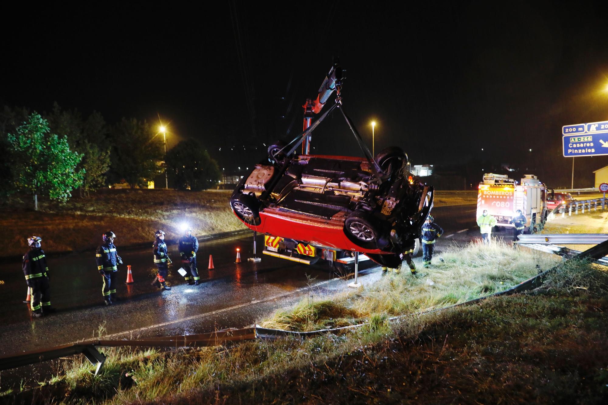 Espectacular accidente en la entrada de Gijón