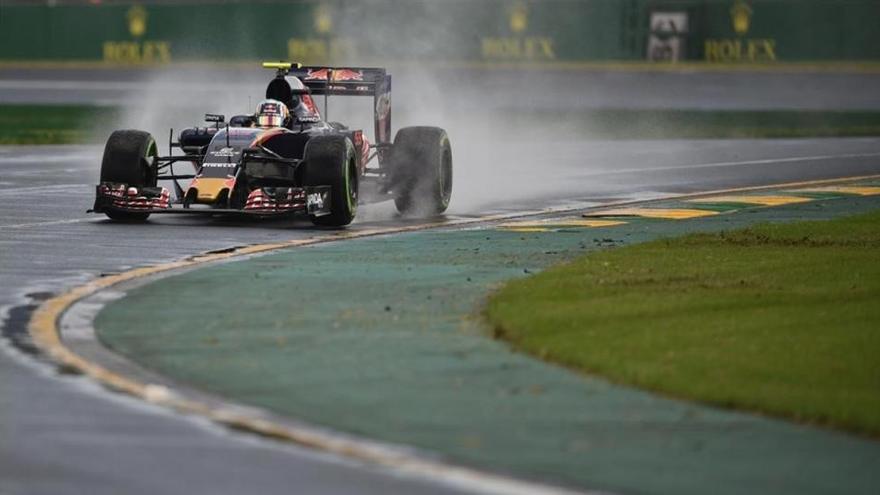 Hamilton manda y Carlos Sainz destaca en los primeros entrenamientos de Albert Park