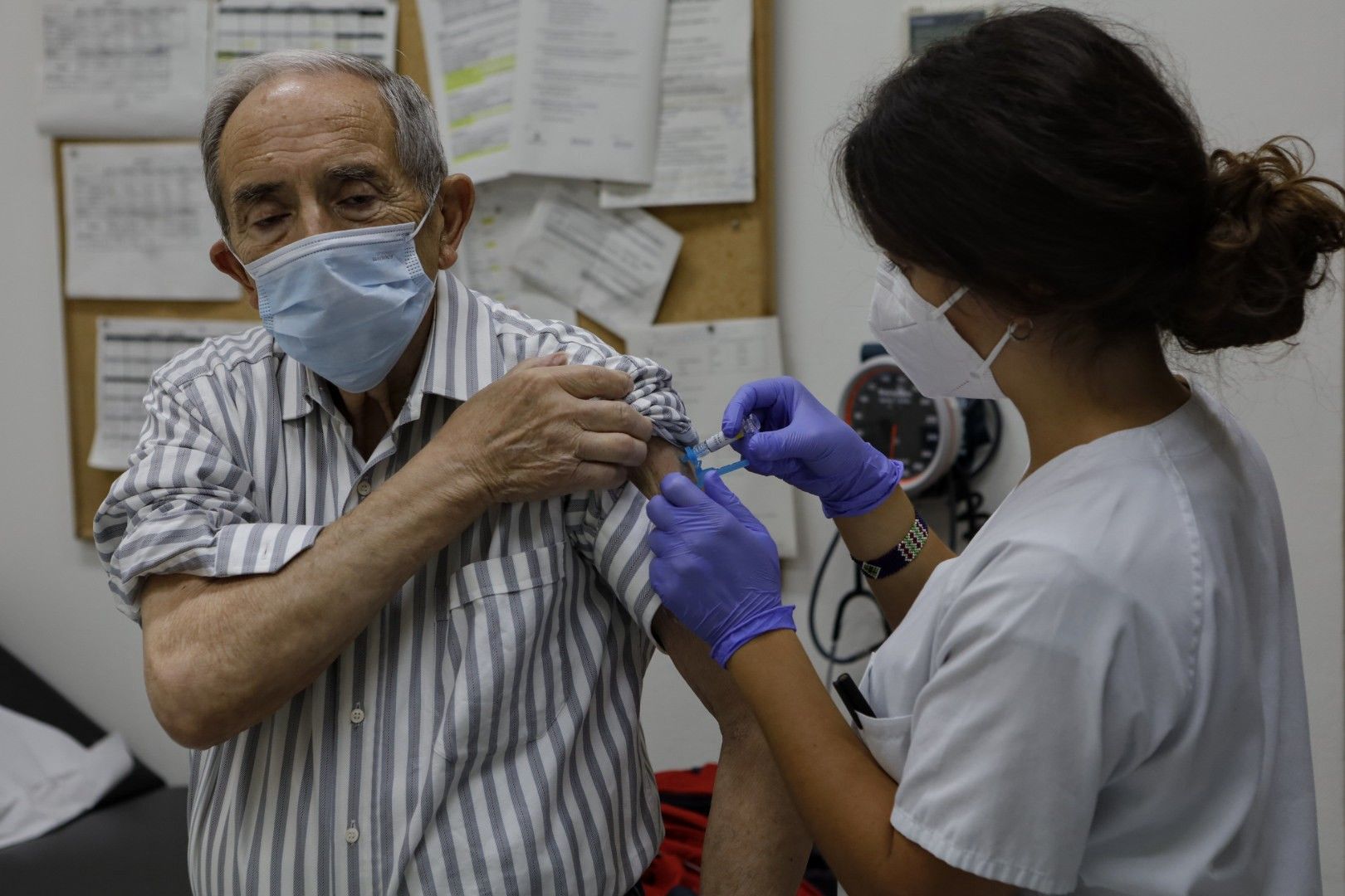 Doble vacunación en Alcoy contra la gripe y el covid