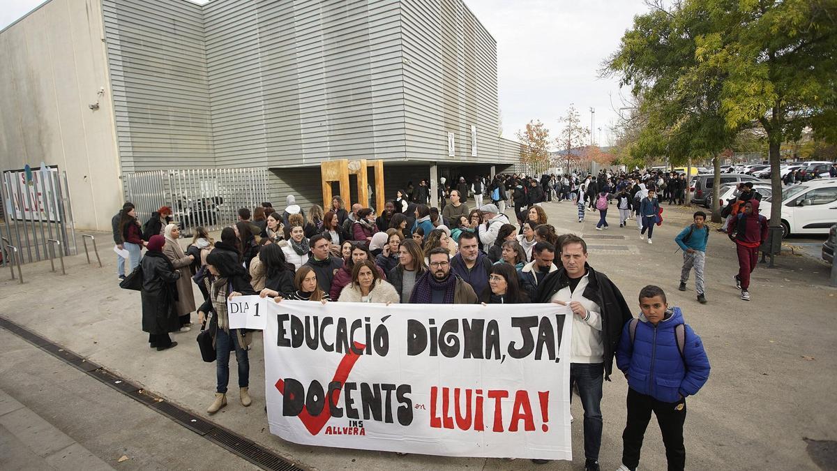 Les fotos de la protesta dels docents de l’institut Vallvera de Salt