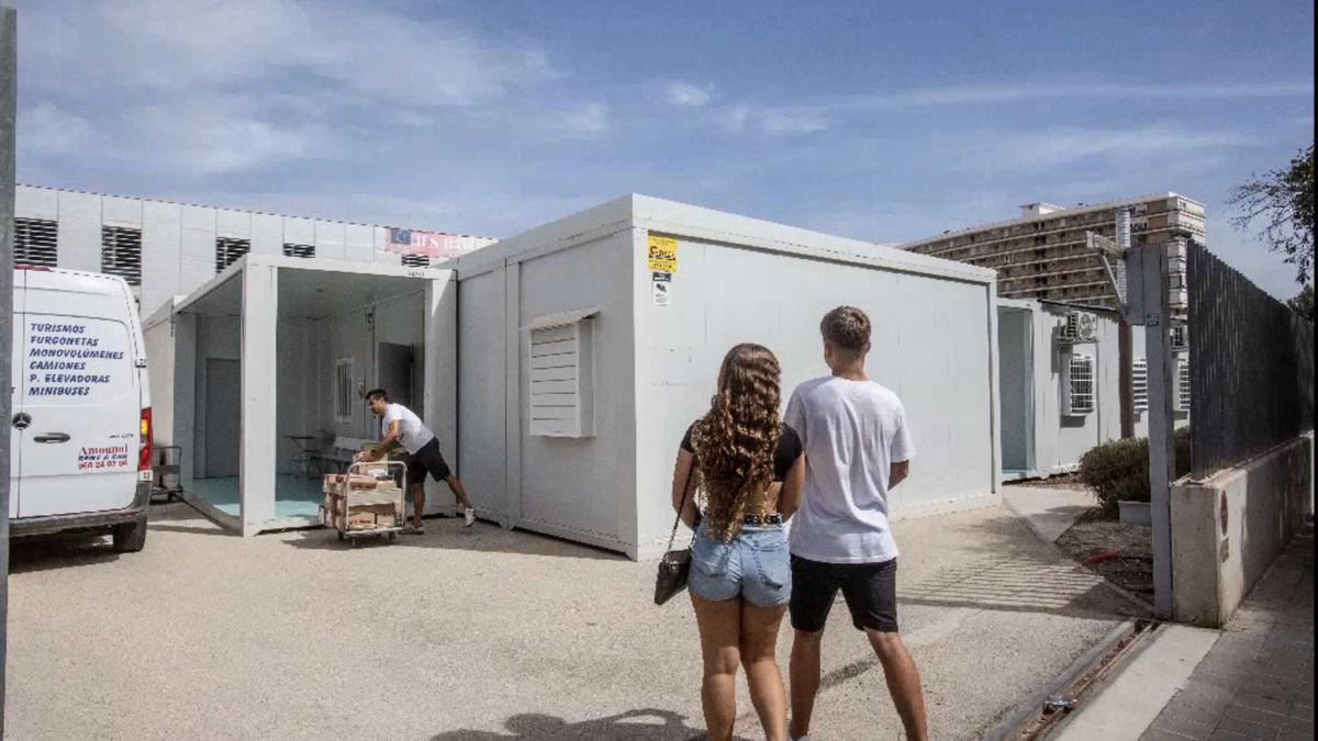 Más barracones en la zona de playas por el retraso del futuro colegio -  Información