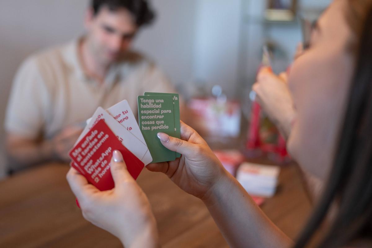Ari combina sus red, random y green flags.