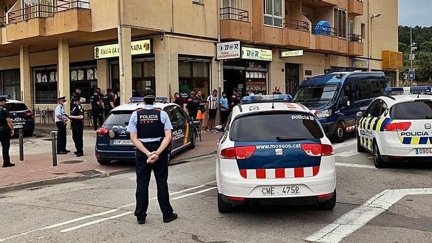 El desplegament policial per la baralla aquest dissabte passat