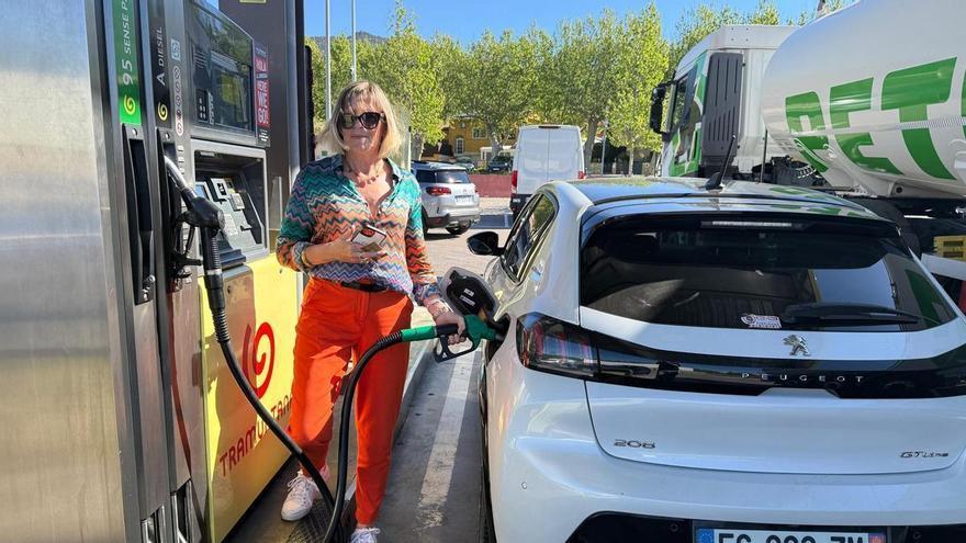 El nou descompte de 20 cèntims al gasoil queda gairebé anul·lat per la pujada del petroli