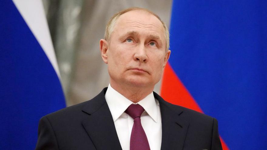 La «fortalesa russa» de Putin trontolla sota el pes de les sancions internacionals