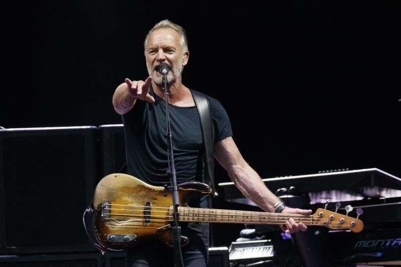 En la imagen se aprecia el hoyo en el cuerpo del bajo de Sting.