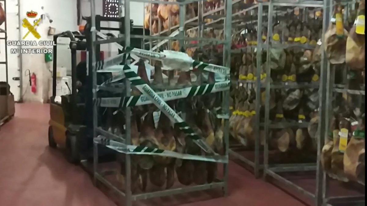 Retiradas más de 4.000 paletas de cerdo con etiqueta falsa de ibérico
