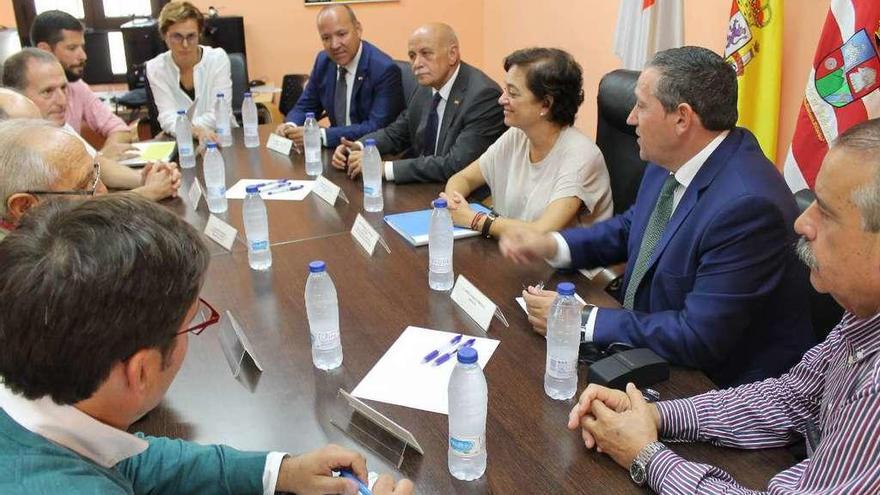 Encuentro entre los responsables del Consorcio y la directora general de Desarrollo Rural en Trabazos.