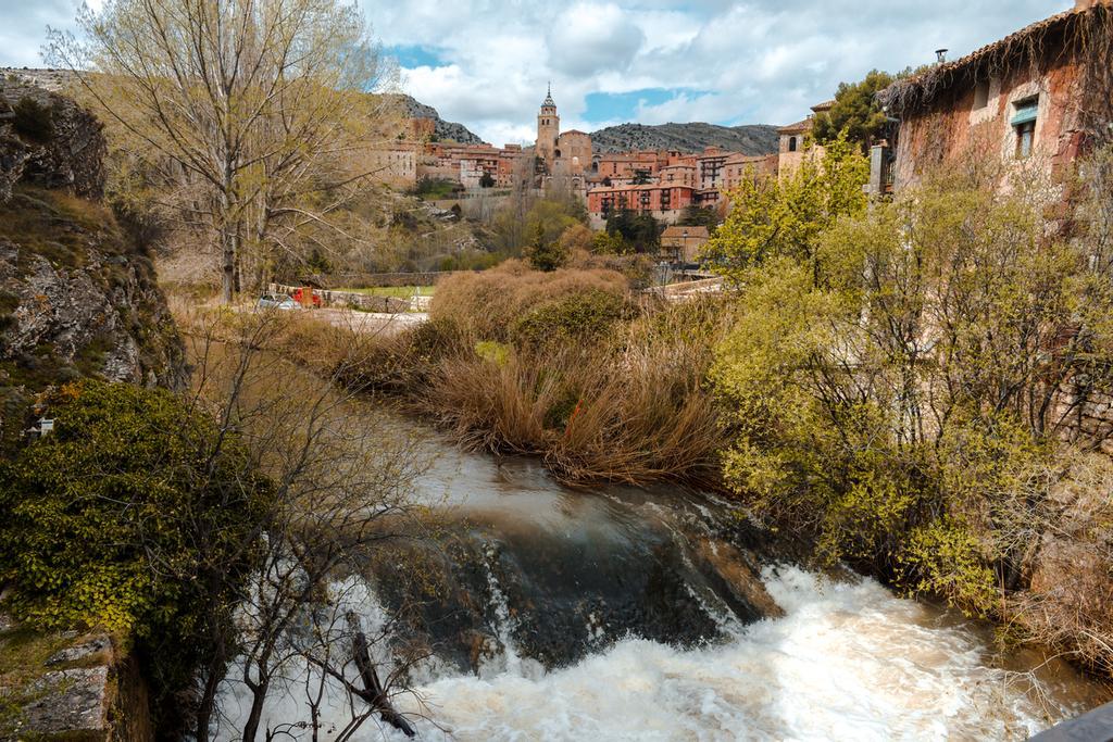 Vistas del pueblo desde el río Guadalaviar